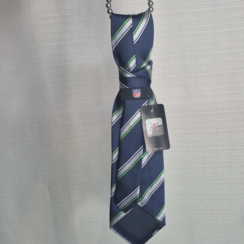 Handcrafted Luxury Fashion Necktie Necklace 📿 (Seattle Seahawks)